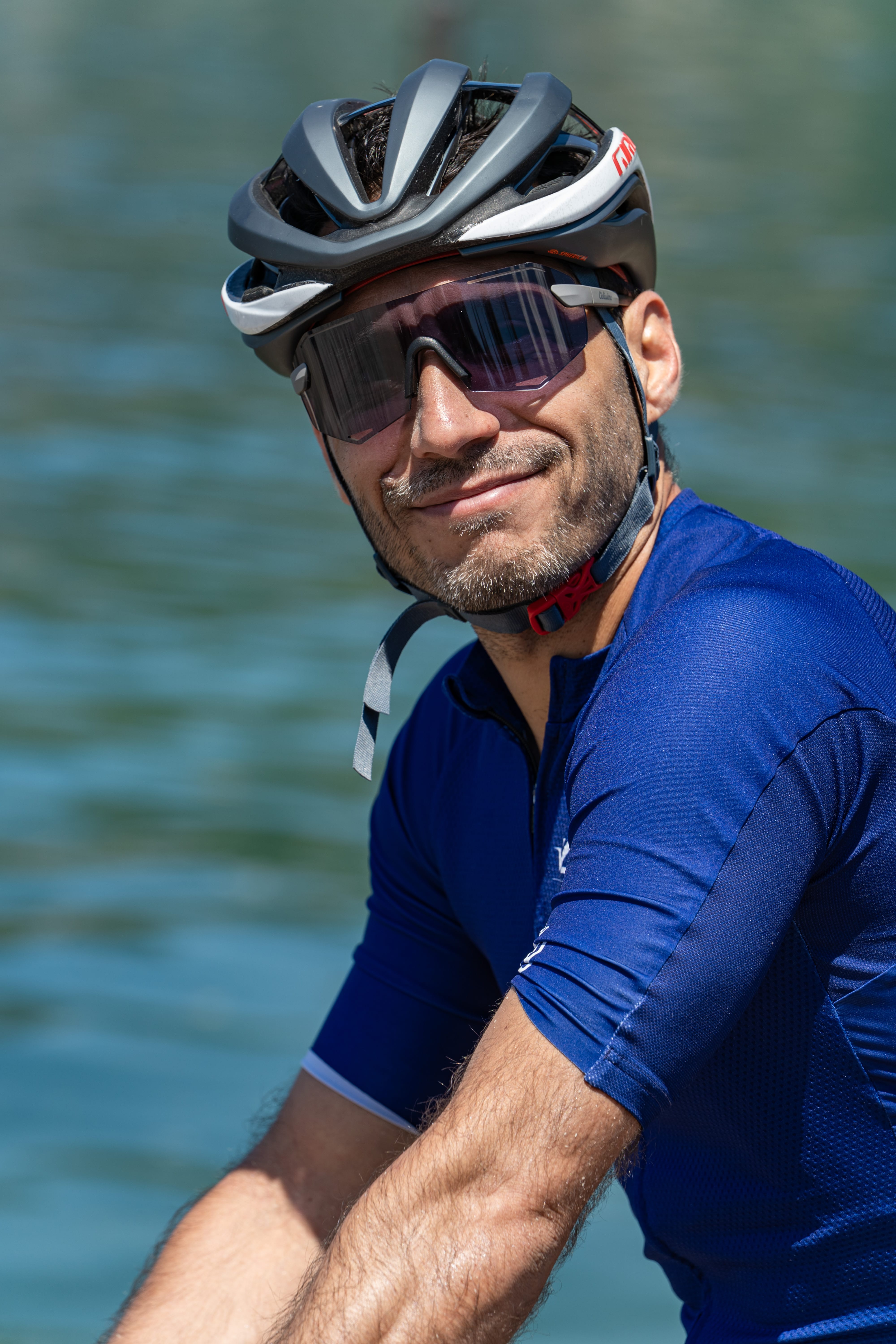 Ascension en haute montagne vers la source du Rhône